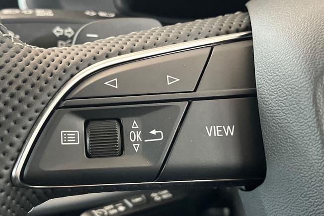 AUDI Q7 Photo 17