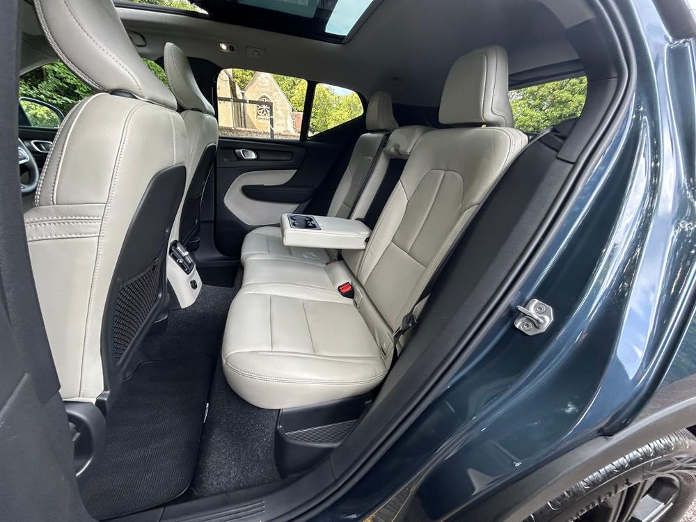 Used Volvo XC40 HG70AAO 29