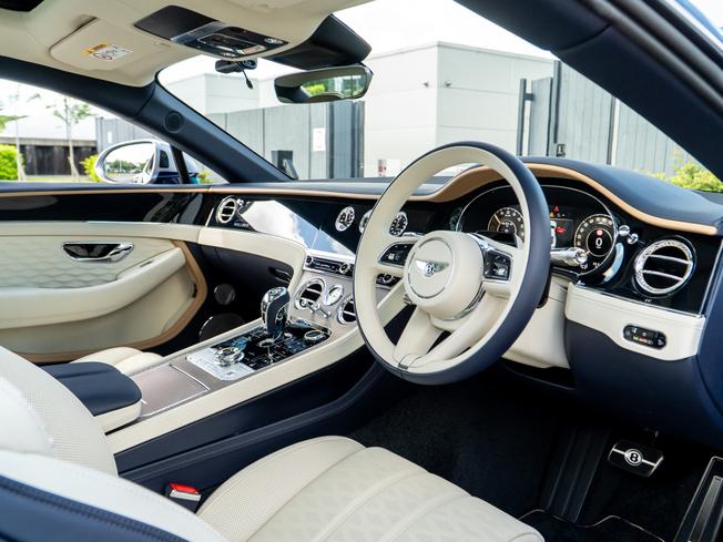 BENTLEY Continental GT  Photo 11