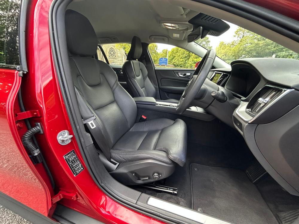 Used Volvo V60 Cross Country YM23KNX 29