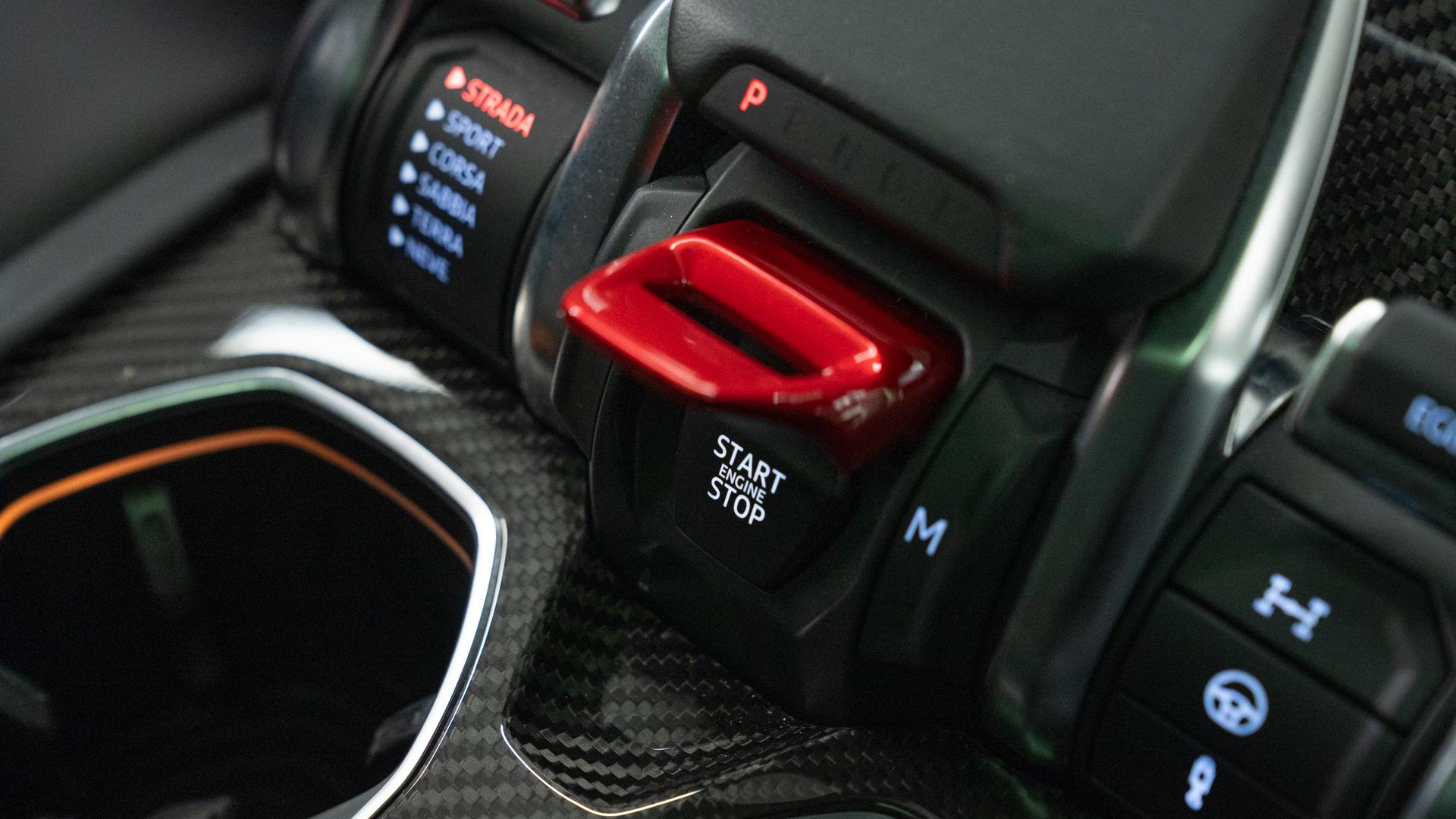 LAMBORGHINI Urus Photo a0f137fe-c0b2-4b50-b0a9-48a9b9745bfe.jpg