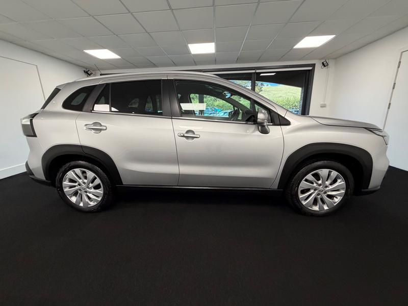 Suzuki S-Cross Photo a12b2d8a-14f4-4185-b126-6d89466fbfbc.jpg
