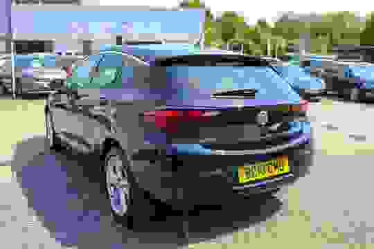 Vauxhall ASTRA Photo a1306956-3552-4a84-a0d5-975dc7b06105.jpg