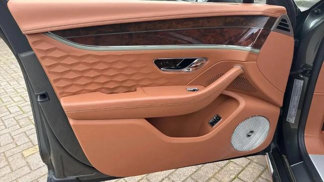 BENTLEY Flying Spur Photo 18