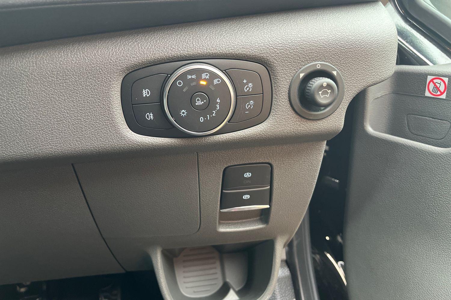 Ford E-TRANSIT Photo 27