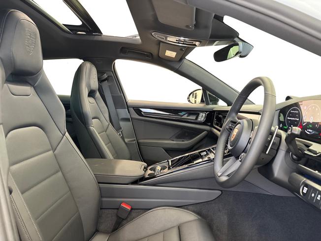 PORSCHE Panamera Photo 11