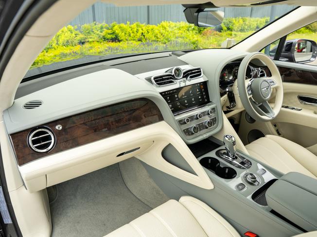 BENTLEY Bentayga Photo 2
