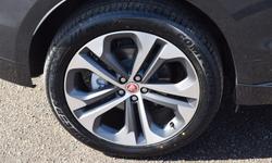 Jaguar F-PACE Photo 30