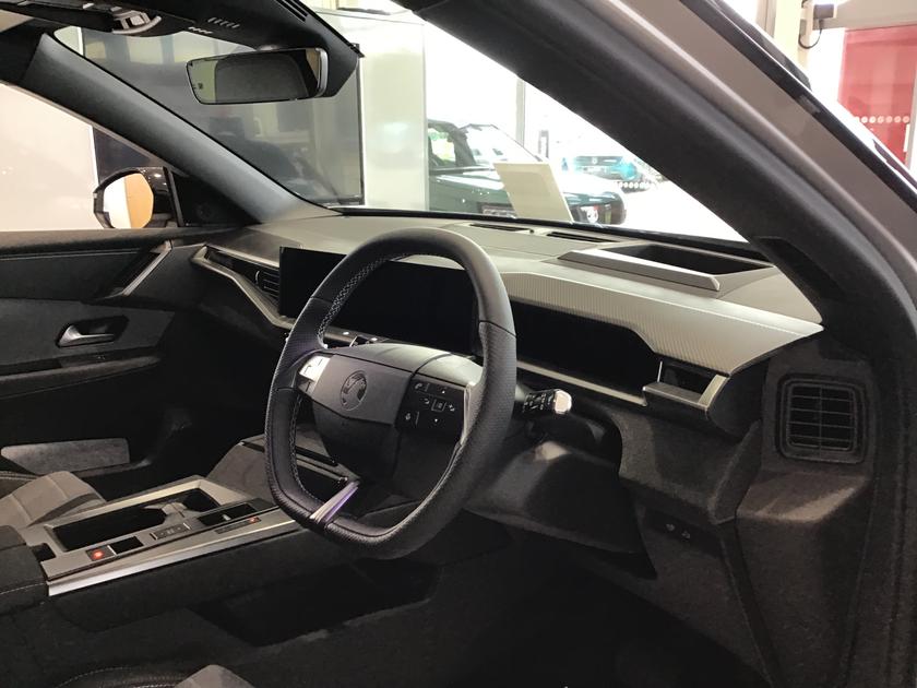 Vauxhall Grandland Photo a16cd09a-e9ab-4a54-bb80-5fe72c819f66.jpg