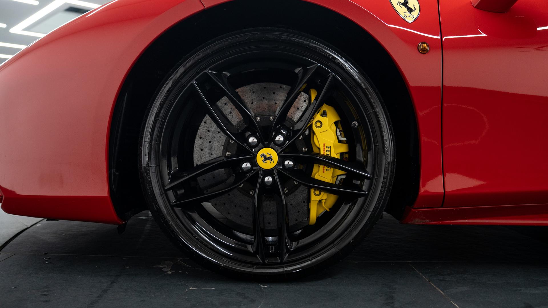 Ferrari 488 Photo a1738498-f138-469d-9184-406053ffd5ab.jpg