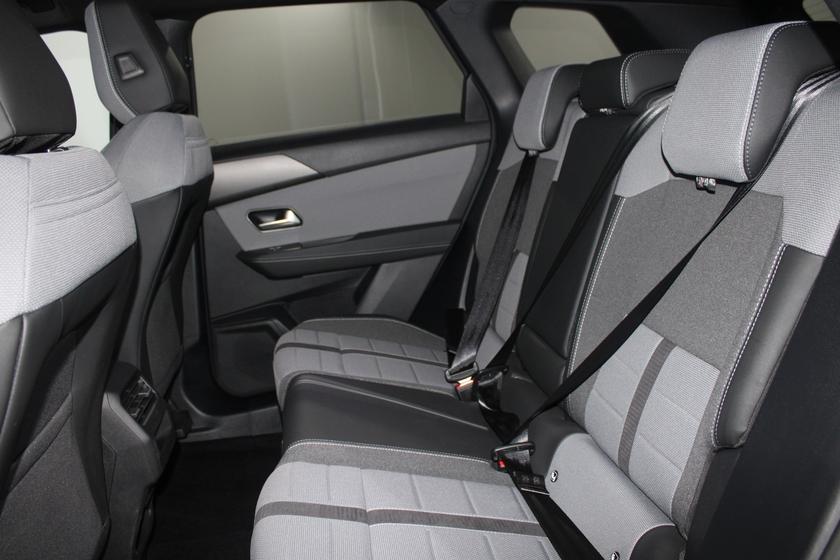 Vauxhall Grandland Photo a17a48c2-1ce4-4bda-93ae-a8992daa38a1.jpg