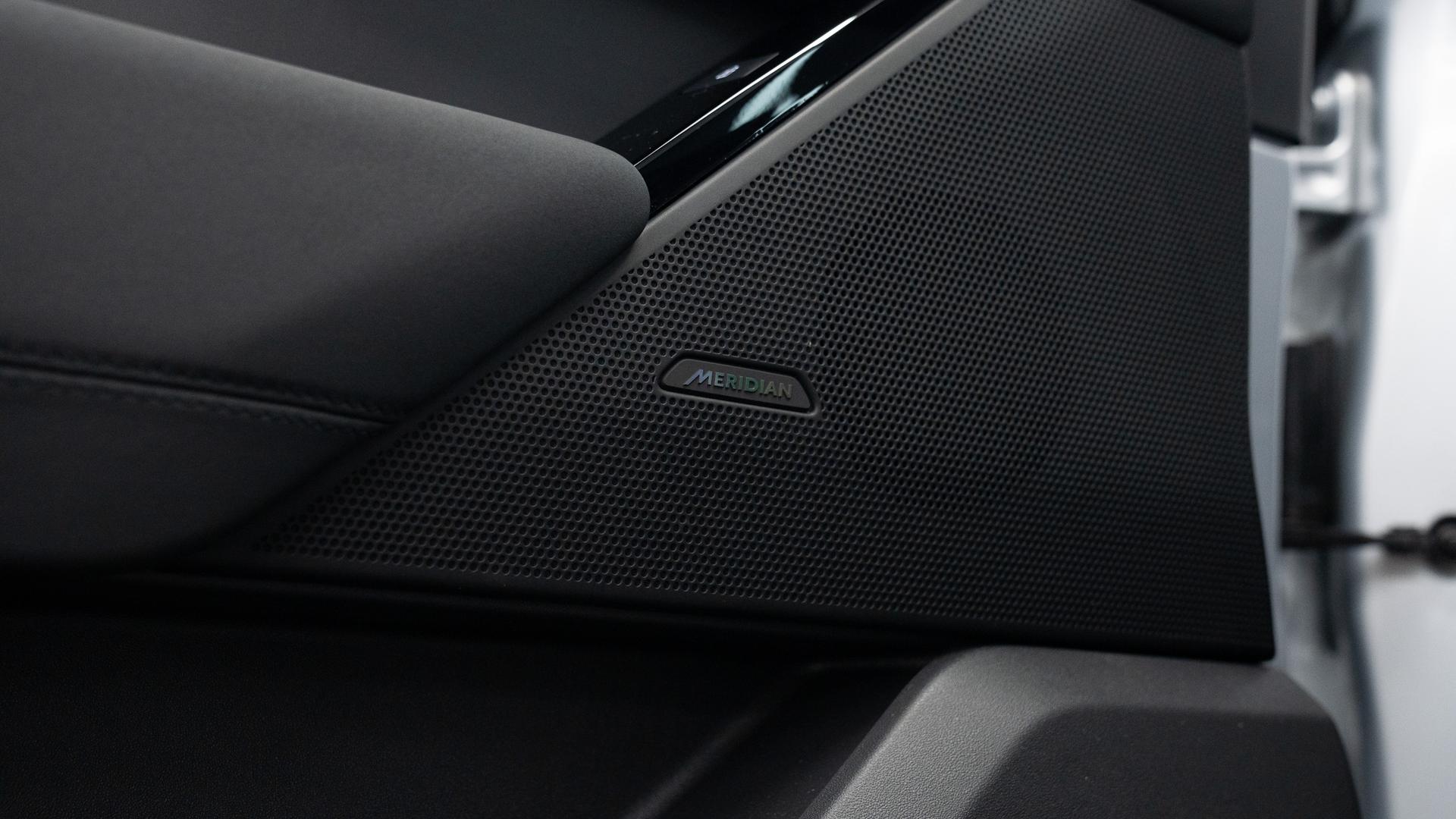 Land Rover Range Rover Velar Photo a18bd34c-0763-4b76-bf23-3228ab1bcfdf.jpg