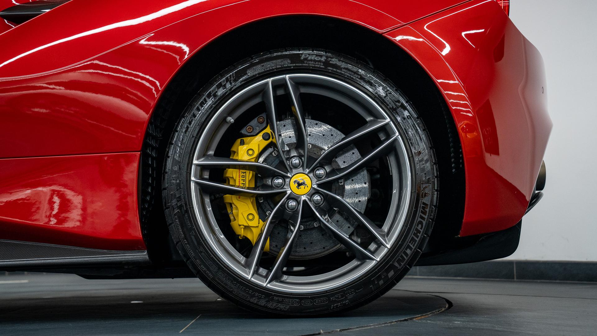 Ferrari 488 Photo a198e1cb-f59c-4e55-aee8-e6d0c10c7009.jpg