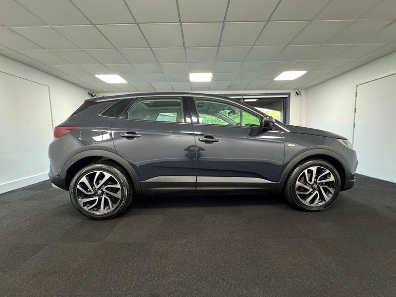 Vauxhall Grandland X Photo a1b42716-9f20-4c39-a351-2a24e7fa385f.jpg