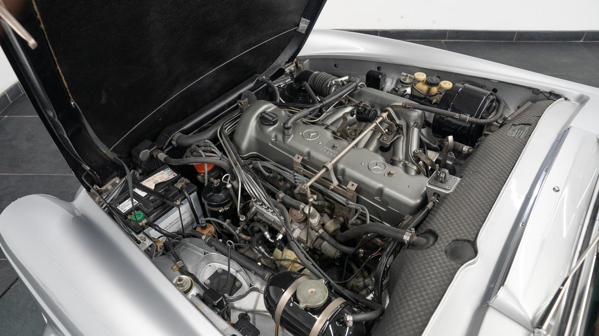 Mercedes-Benz 280 SL Photo a1efe540-4371-4cf4-8445-f4e334a89ef3.jpg