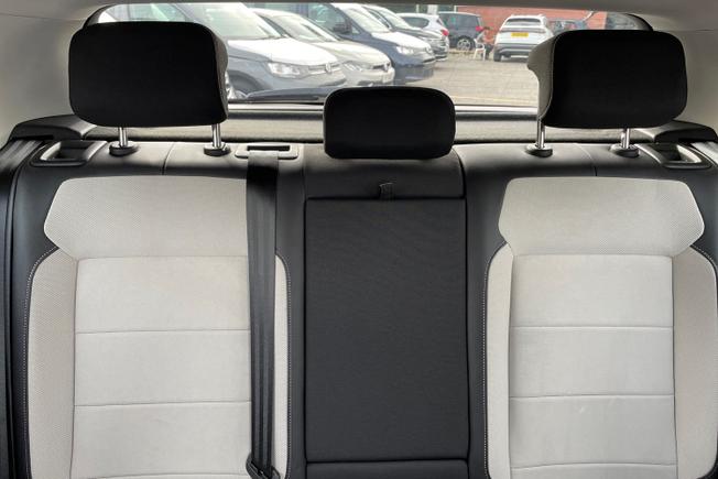 VOLKSWAGEN T-Roc Photo 27