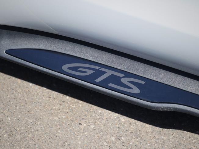 PORSCHE Taycan Photo 9