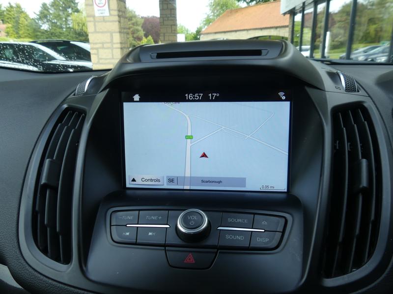 Ford Kuga Photo a222398e-9ae9-4ca2-a694-c23b21576aa2.jpg