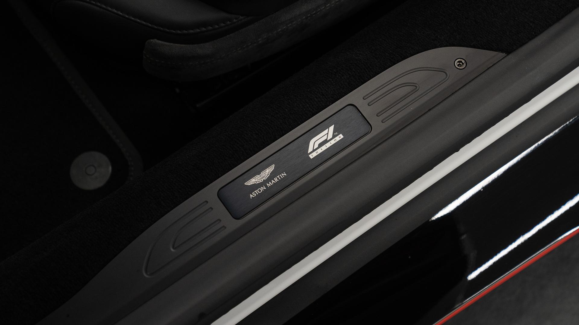 Aston Martin Vantage Photo a22b443e-4b1e-4c68-aaaa-7fc42e5c001d.jpg