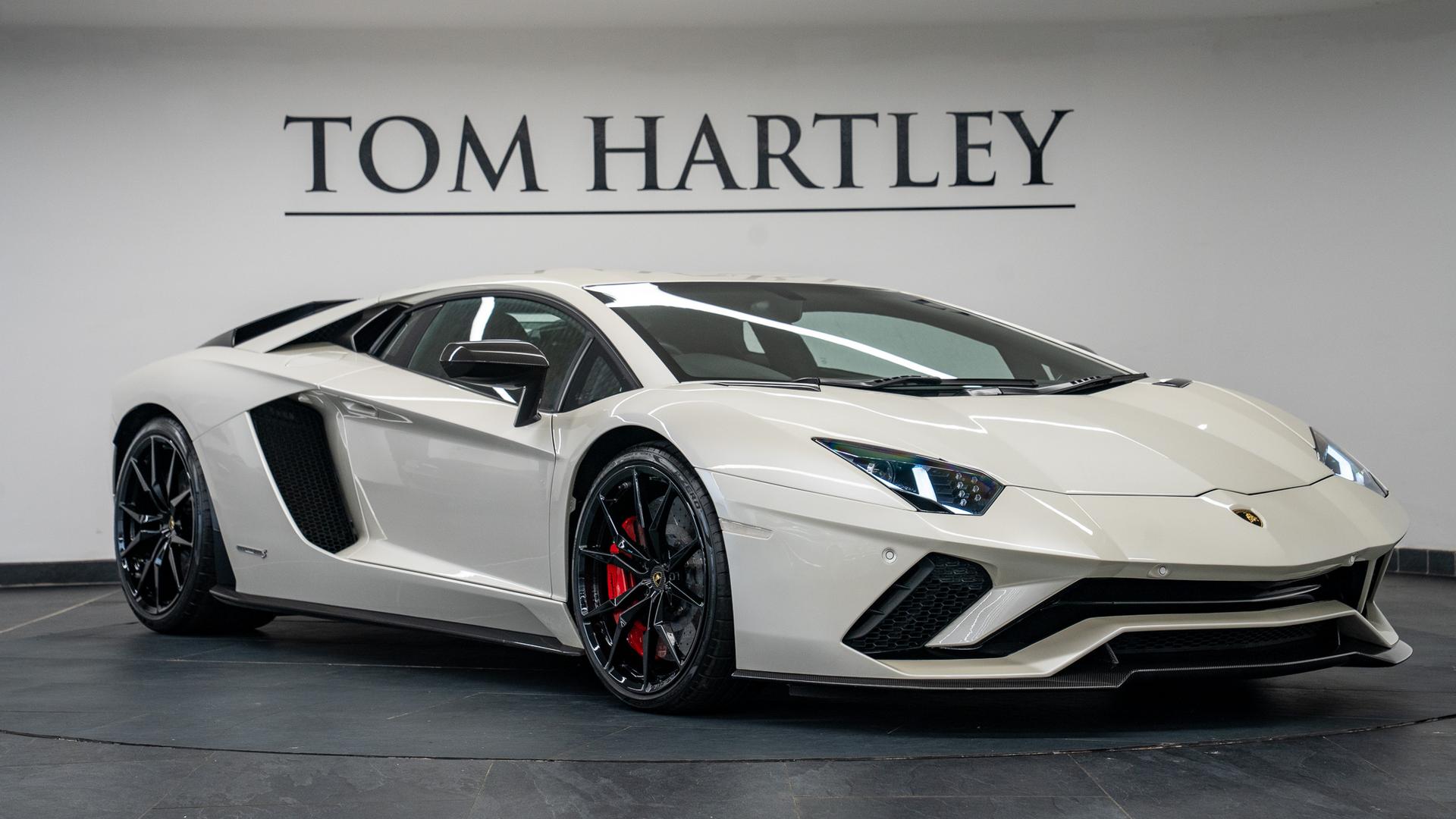 LAMBORGHINI Aventador Photo a2337efd-842a-44c9-a1fc-f5c68524ff0b.jpg