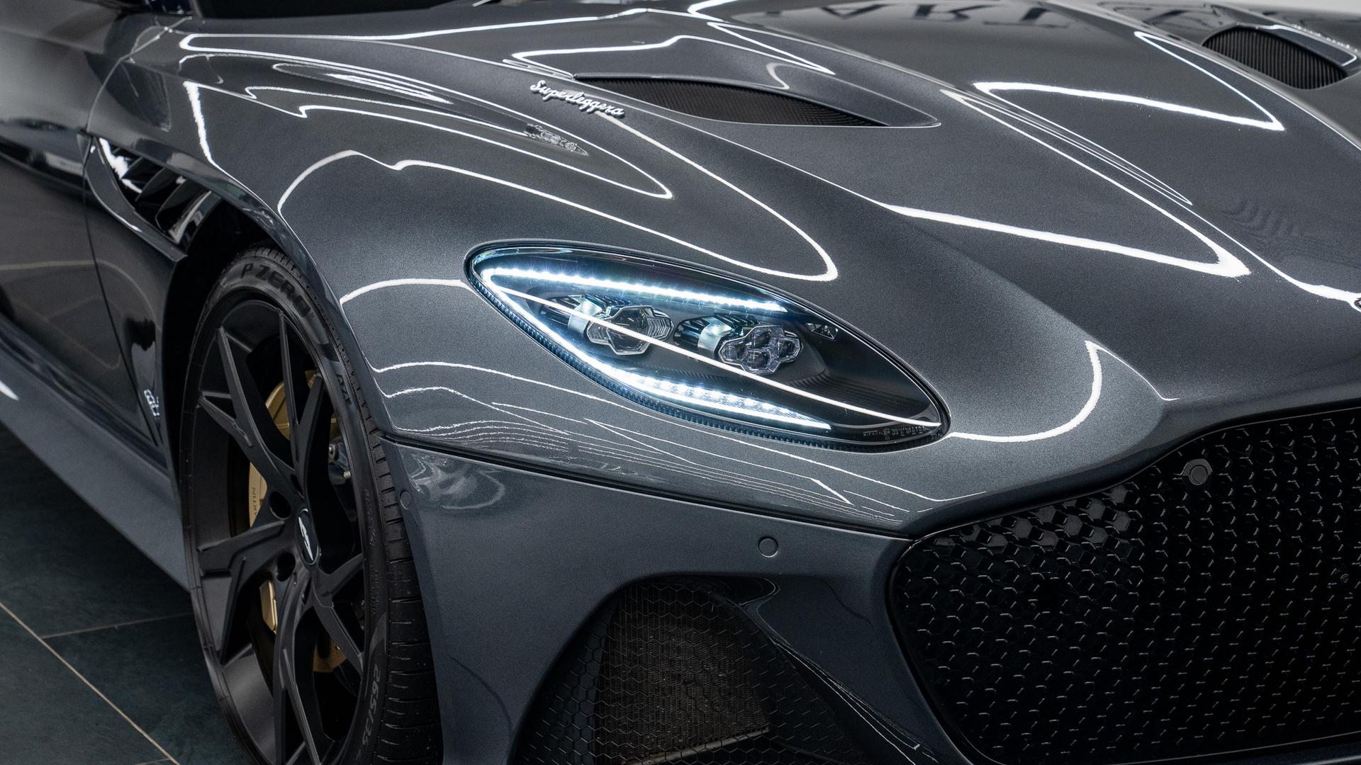 Aston Martin DBS Photo a23facee-4afd-4e79-b44c-d931a509a2ef.jpg