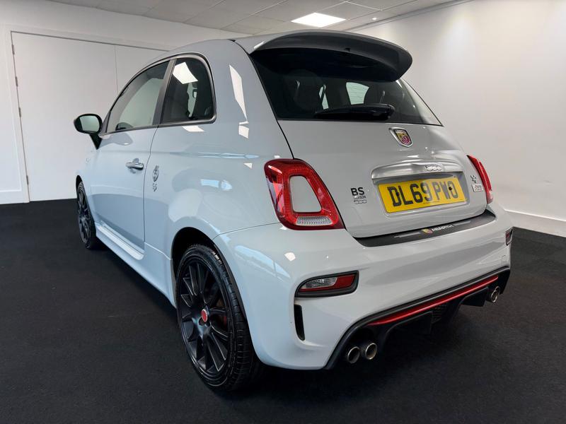 Abarth 595 Photo a246eaee-9c4b-4a7b-8e50-5986b7aab494.jpg