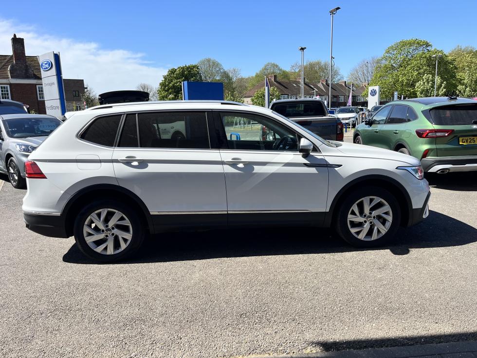 Volkswagen Tiguan Allspace Photo a24df718-acd6-4808-9f9e-c1de729b8073.jpg