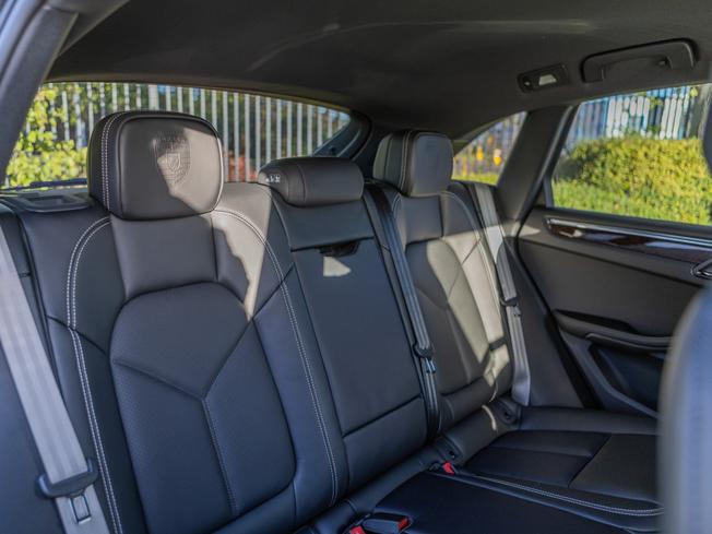 PORSCHE Macan Photo 9