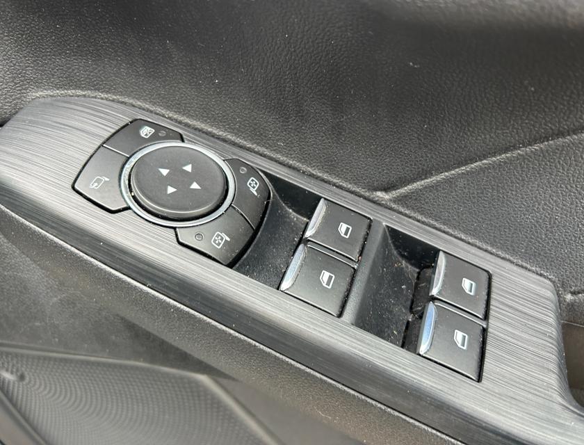 Ford Kuga Photo a2708742-8f5d-40a7-84b2-ecac7a62647c.jpg