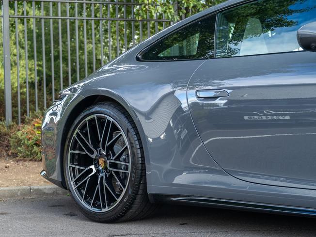 PORSCHE 911 Photo 37