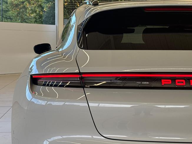 PORSCHE Taycan Photo 23