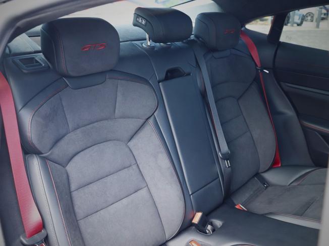 PORSCHE Taycan Photo 29
