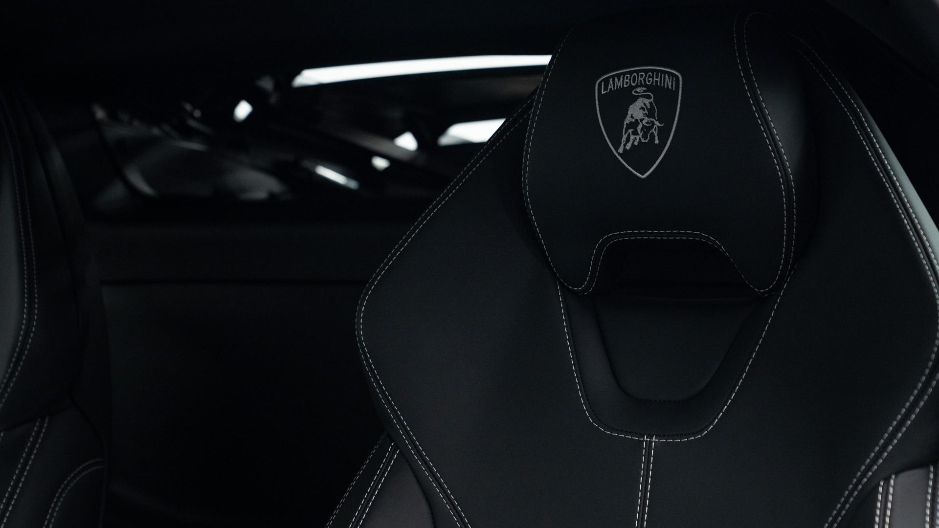 LAMBORGHINI Huracan Photo a2981663-5ae3-4d02-98bc-26ccb15172e1.jpg