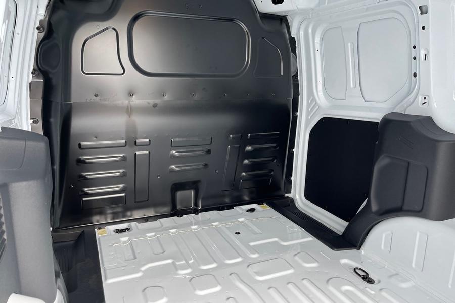 Ford TRANSIT COURIER Photo a2a1631e-0426-4a0d-a392-b91fbc305e82.jpg
