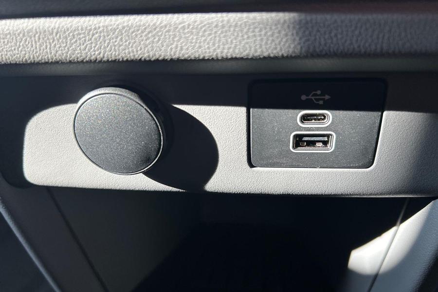 Ford TRANSIT CUSTOM Photo a2aef36d-b5e4-4e65-a2c2-975b15a53cf0.jpg