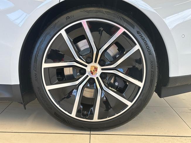 PORSCHE Taycan Photo 26