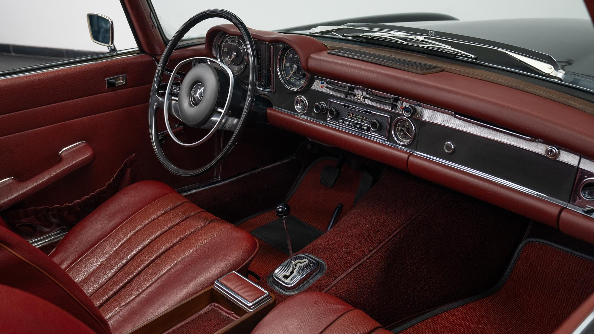 Mercedes-Benz 280 SL Photo a2c5b1ac-0c4e-4c82-a34c-542a8bfb1d80.jpg