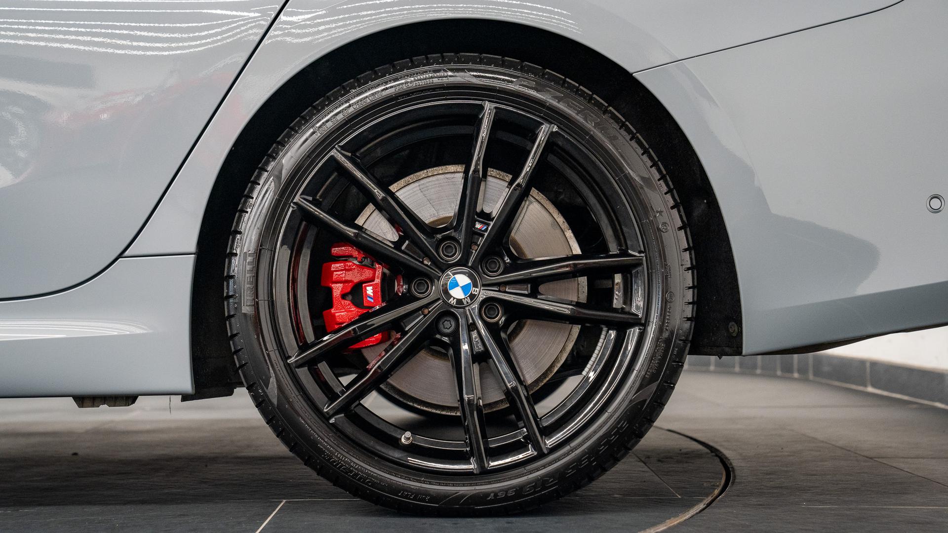 BMW 330i Touring Photo a2d70a10-d85b-4b36-8a45-634b5e8ee7fc.jpg