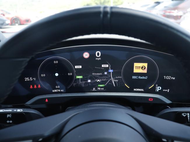 PORSCHE Taycan Photo 39