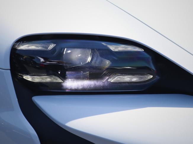 PORSCHE Taycan Photo 11