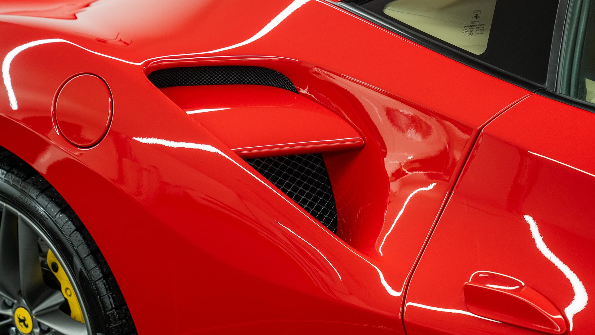 Ferrari 488 Photo a2e720f0-8b2b-4439-a82d-aa7d44d737f6.jpg