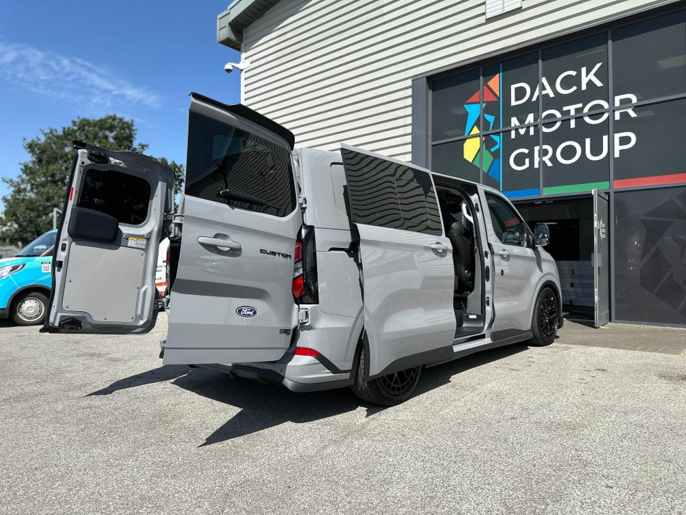 Ford Transit Custom Photo a2f1e25a-0b63-433b-a82e-09e76a2f5b77.jpg