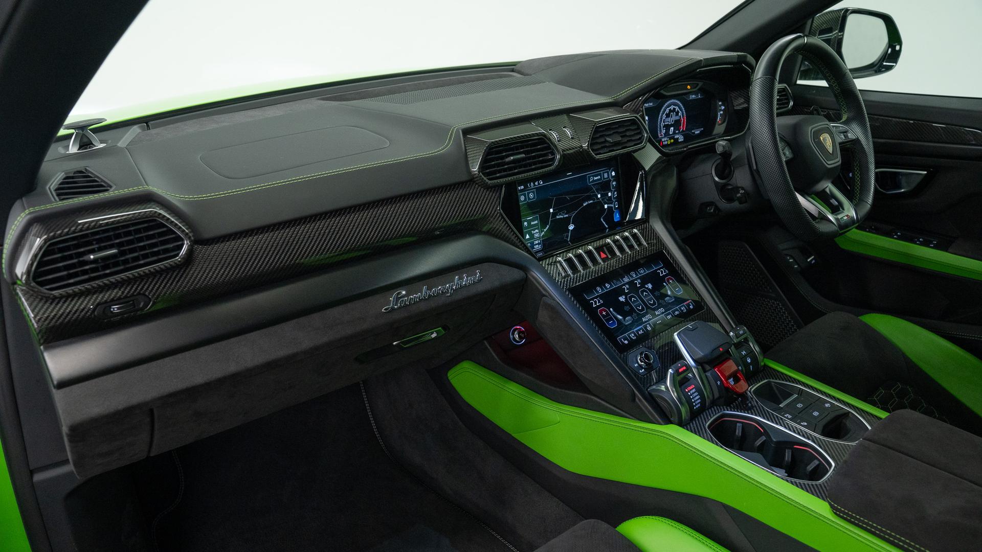 LAMBORGHINI Urus Photo a2fc65c3-dd7e-4ad3-96b2-942c46e81c56.jpg