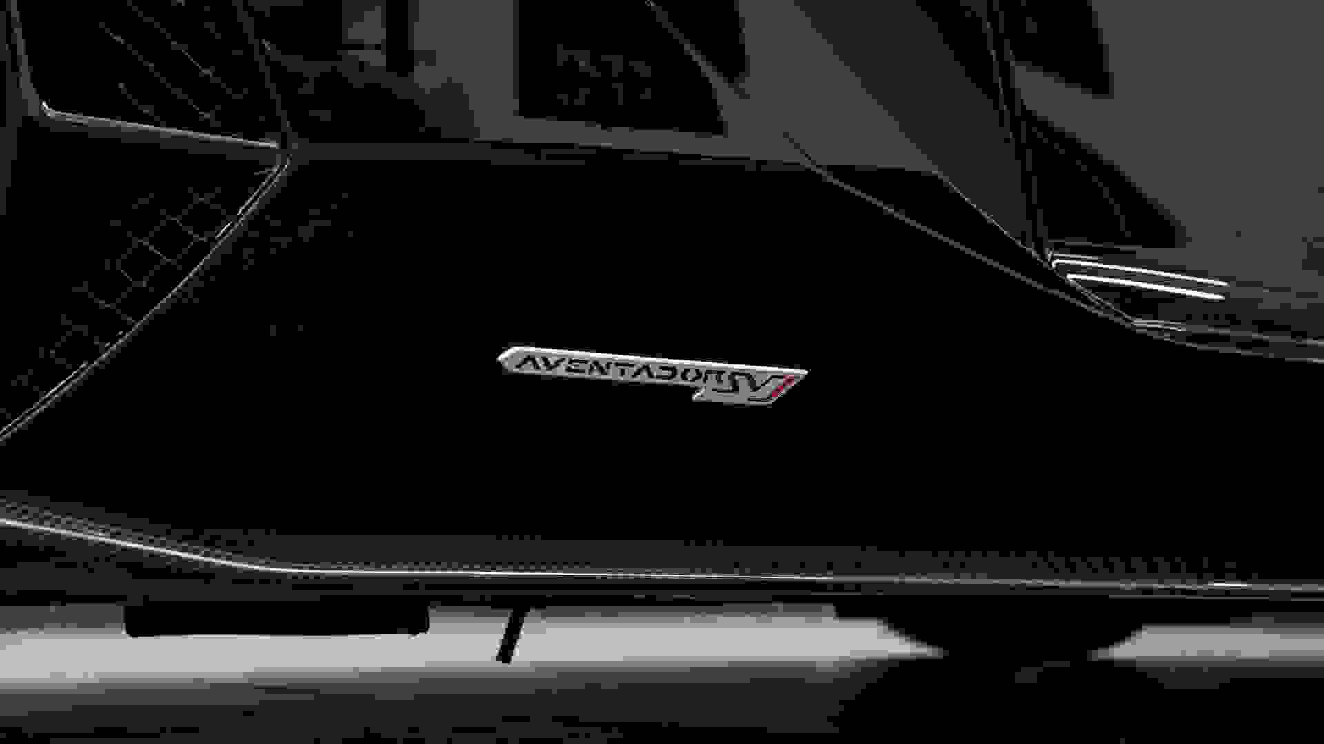 Lamborghini Aventador Photo a31d9b18-6fa6-494d-9ab4-8af829a78a06.jpg