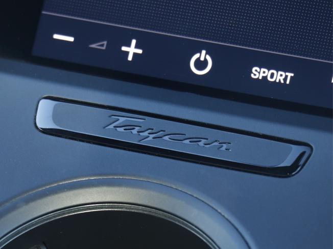PORSCHE Taycan Photo 34