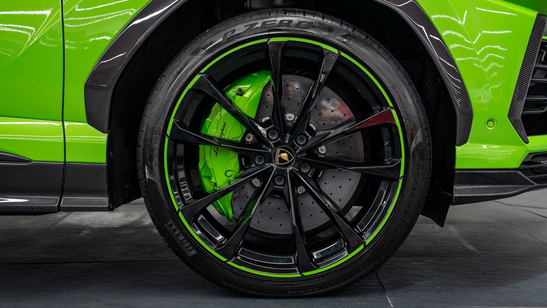 LAMBORGHINI Urus Photo a33086e8-eef5-45ad-990f-cd2ef2187e85.jpg