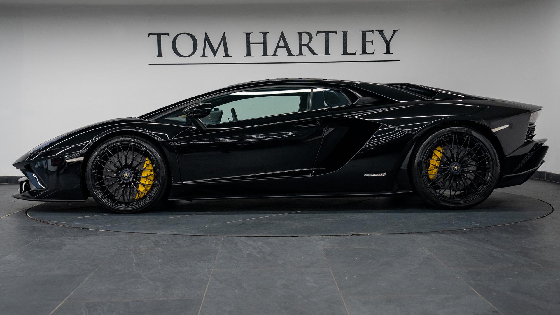 LAMBORGHINI Aventador Photo a351e02f-7fe5-4372-be00-3e40401ee9e9.jpg