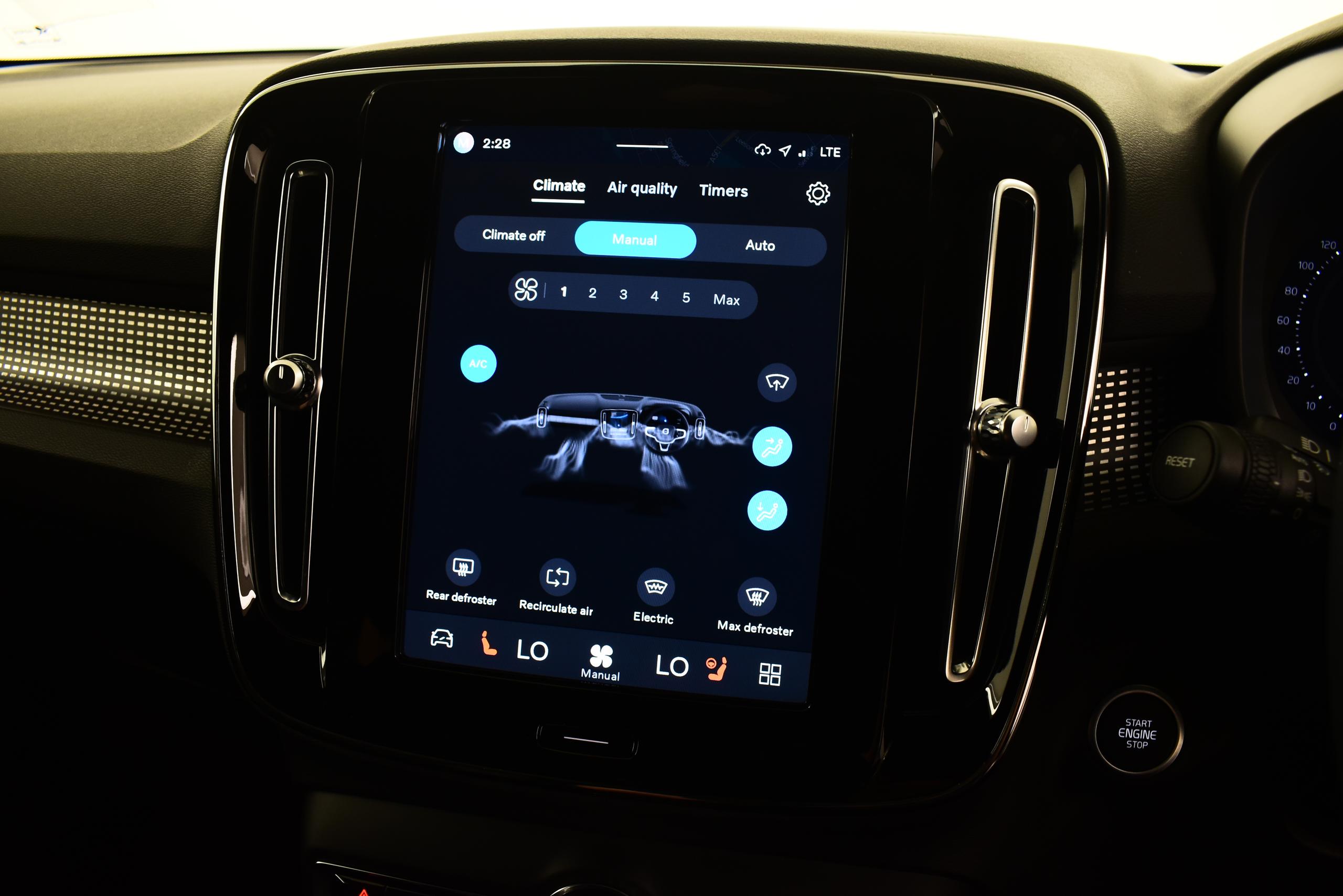 2023 VOLVO XC40 2.0 B4P Ultimate Dark 5dr Auto - vehicle photo 15 for sale on PureCar