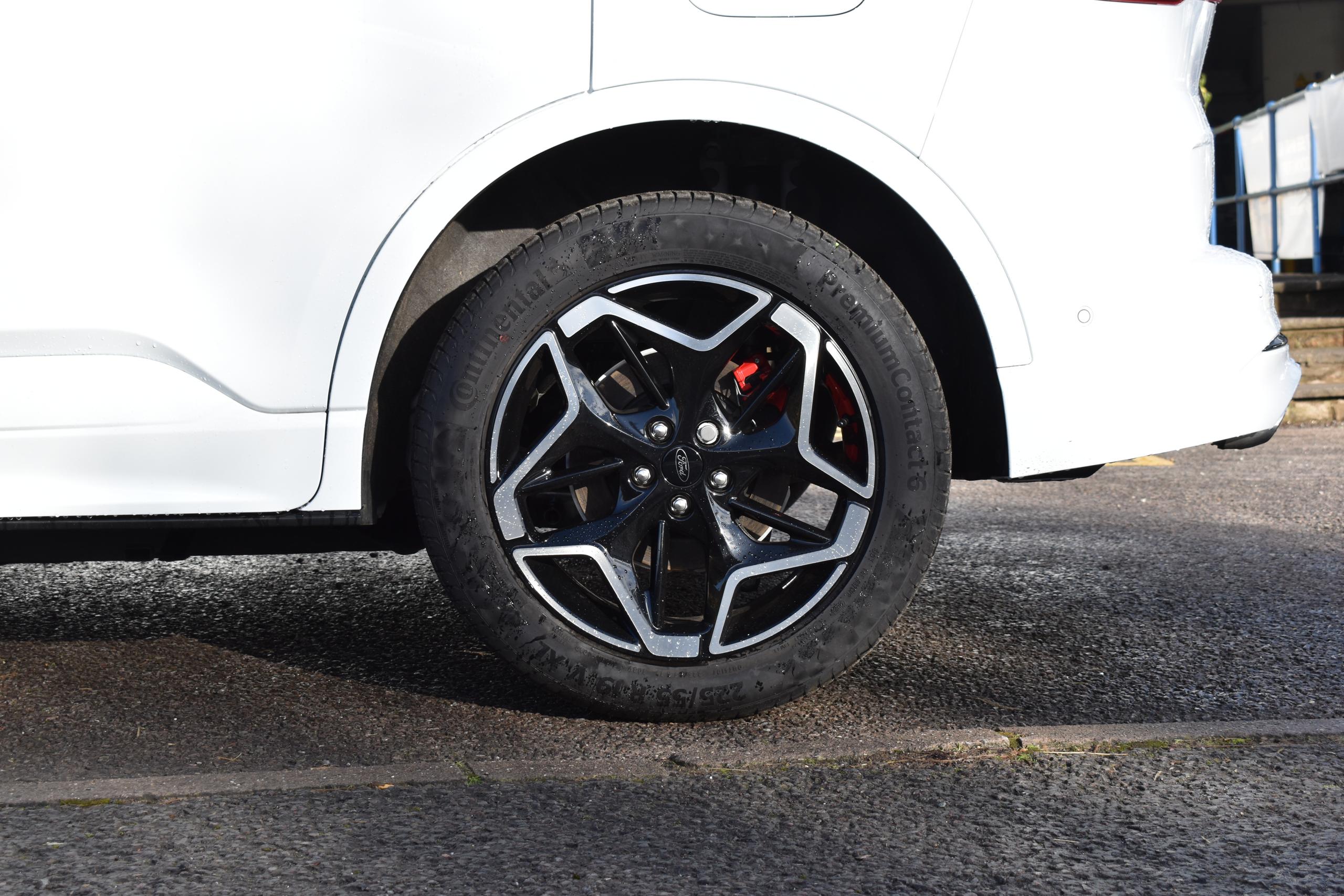 Used Ford KUGA EN74OPT 18