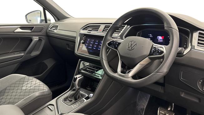 VOLKSWAGEN Tiguan Photo 6